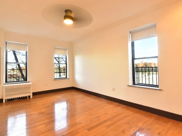 1543 West 1st Street image 1 of 8