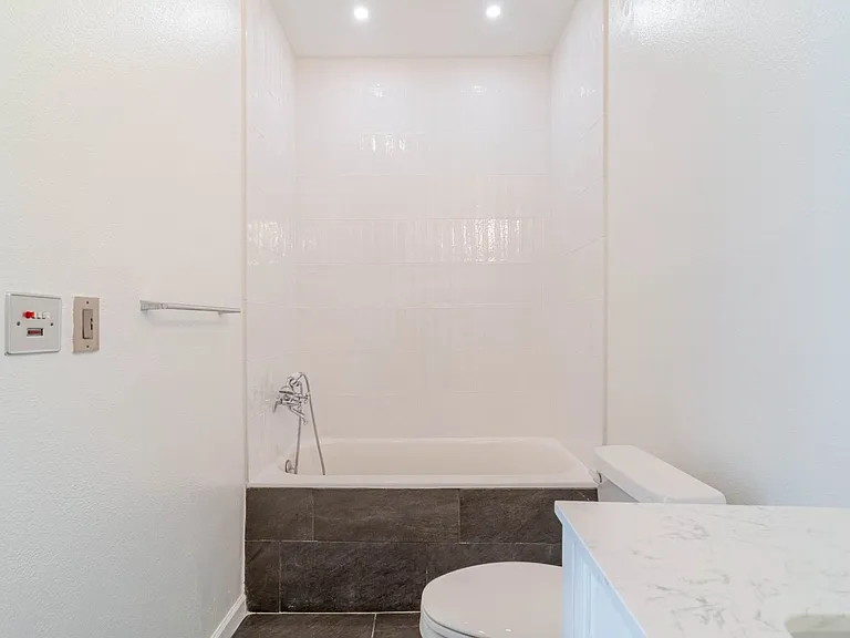 1305 N Columbus Ave #208 — Photo 30
