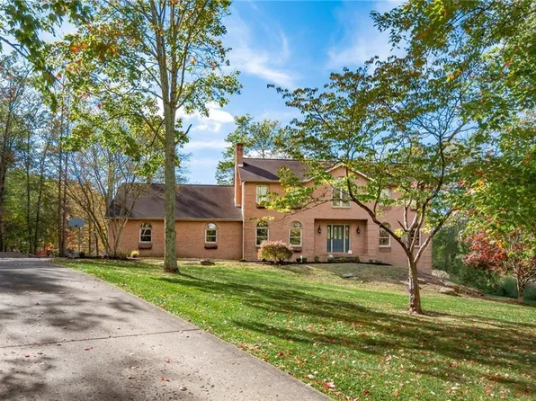 1736 Forest Hills Cir, Zanesville, OH 43701