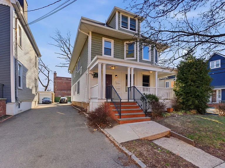 16 Munn St #2 — Photo 1