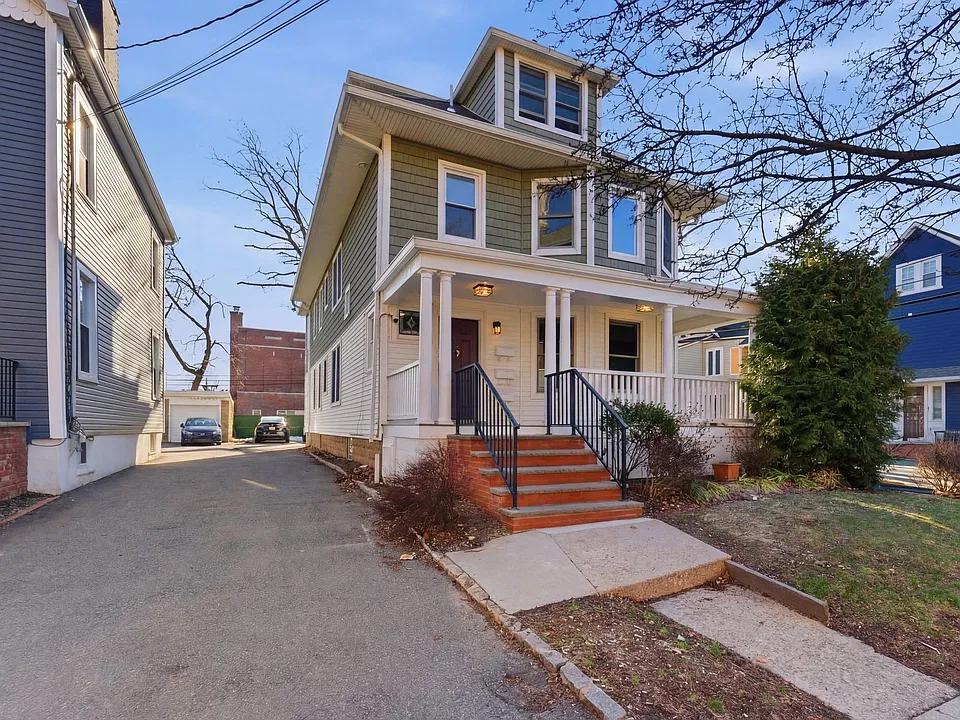 16 Munn St #1