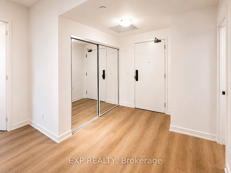 2075 Lakeshore Rd S #1405 — Photo 4