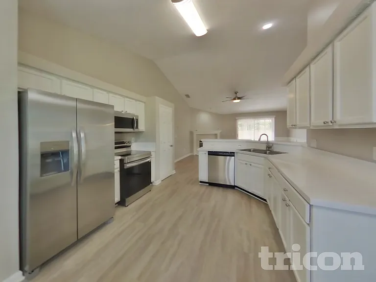 1552 Glen View St — Photo 7