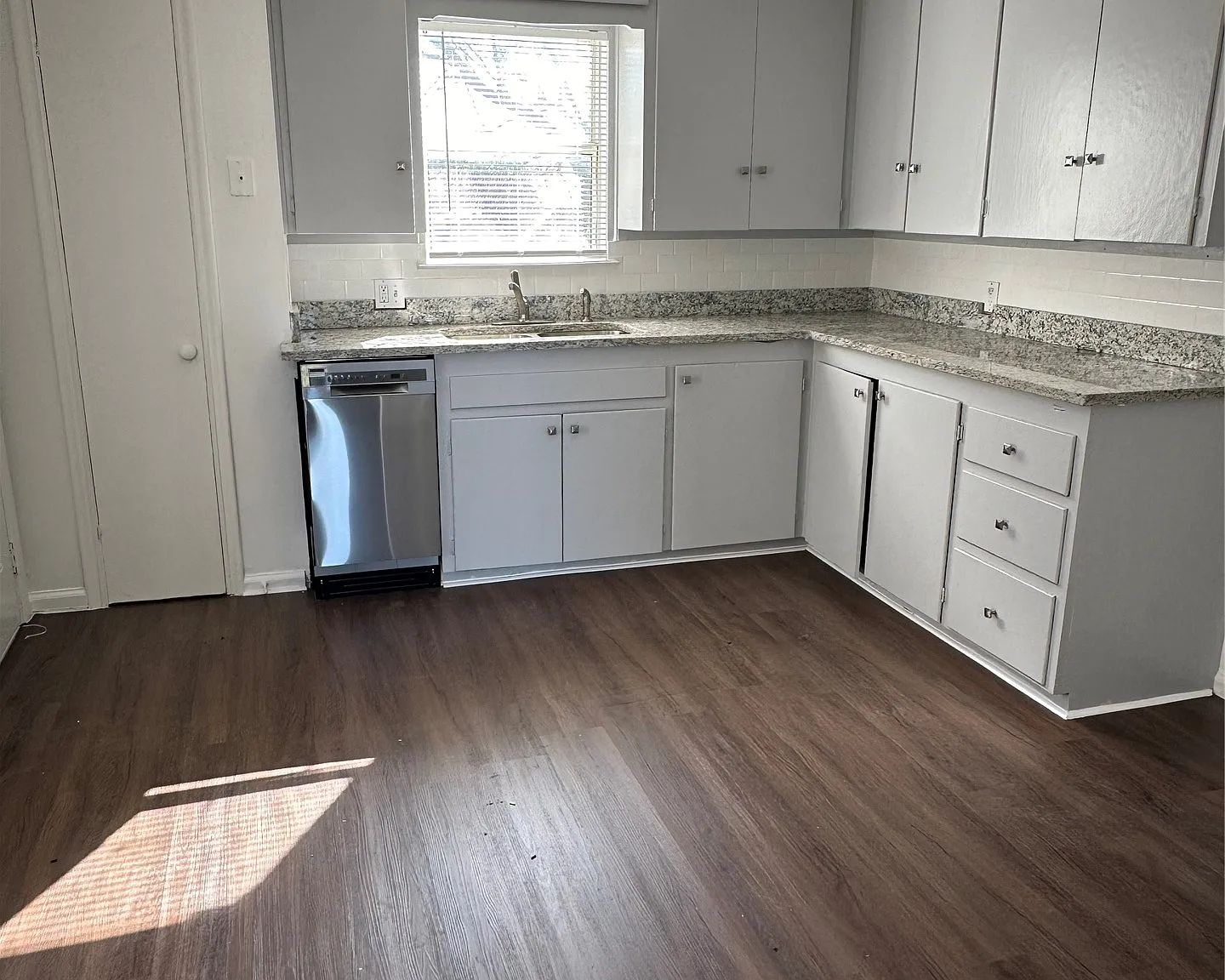 3 bed, 1.0 bath, 999 sqft, $1,500 — Photo 4