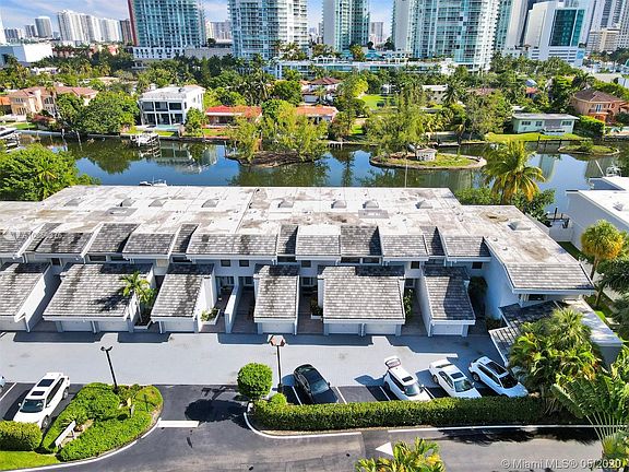 4th image of 225 Poinciana Dr #305