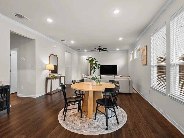 712 Ashberry Dr — Photo 12