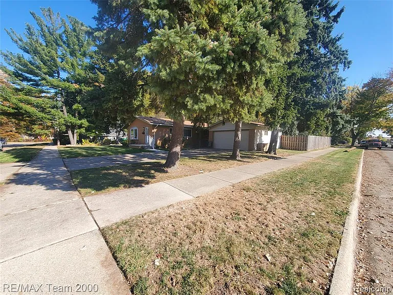 4565 Universal St — Photo 4