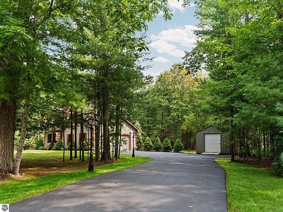2nd image of 1599 White Oak Ln