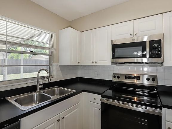3rd image of 102 Circle Hill Dr