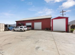 907 Mission Rock Rd, Santa Paula, CA 93060