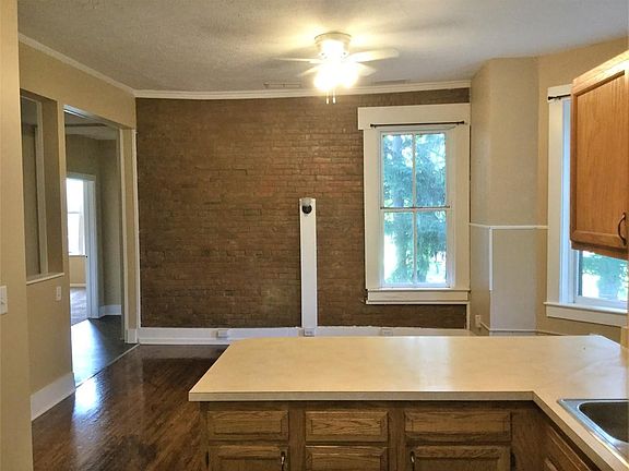 4th image of 829 S 6th St Unit 1
