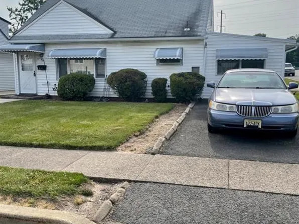 319 Benjamin Ave, Iselin, NJ 08830