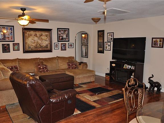 3rd image of 2404 Belmeade St