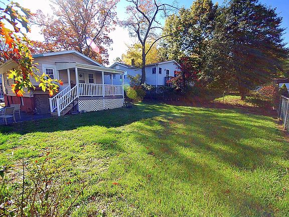 3rd image of 20 E Crestwood Ave