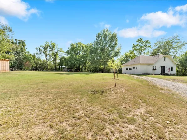 153 Amanda Pl, Huntsville, AR 72740