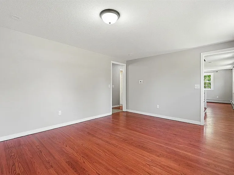 1107 N Pleasant St — Photo 11