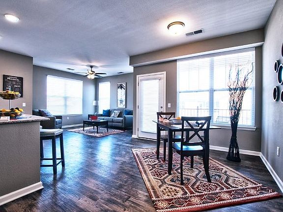 2nd image of 1375 Park 33 Blvd #806