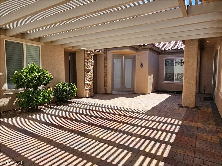 2139 Twin Falls Dr — Photo 9