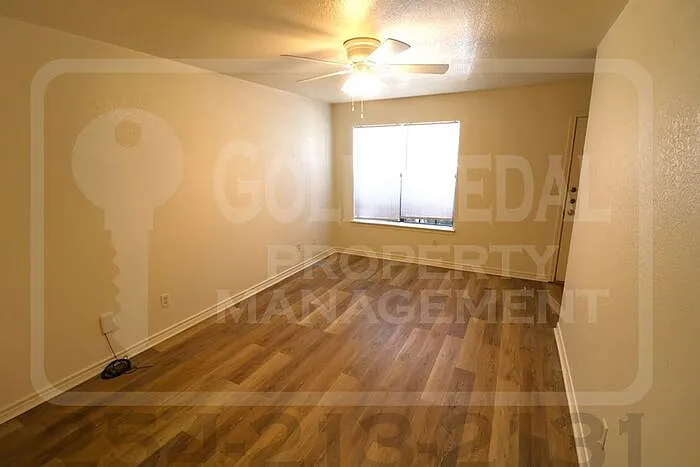 2 bed, 1.5 bath, 945 sqft, $795 — Photo 2