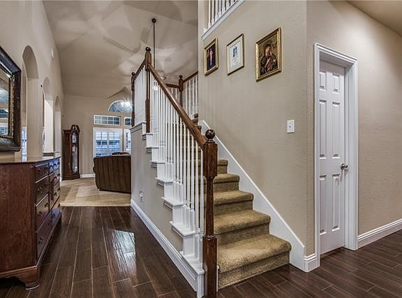 5th image of 2514 Old Stables Dr