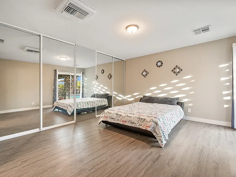 Master Bedroom, wall to wall closet