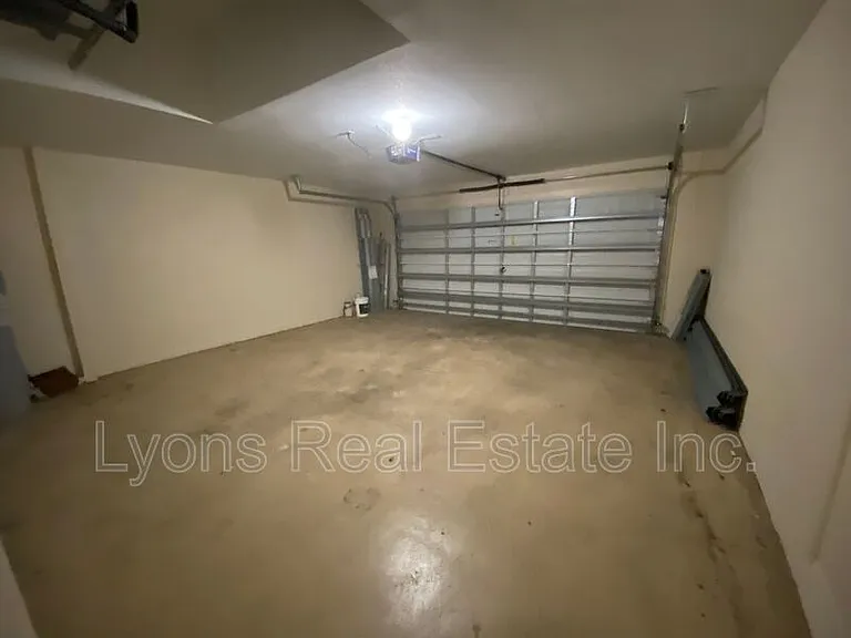 2251 SW 4th St — Photo 20