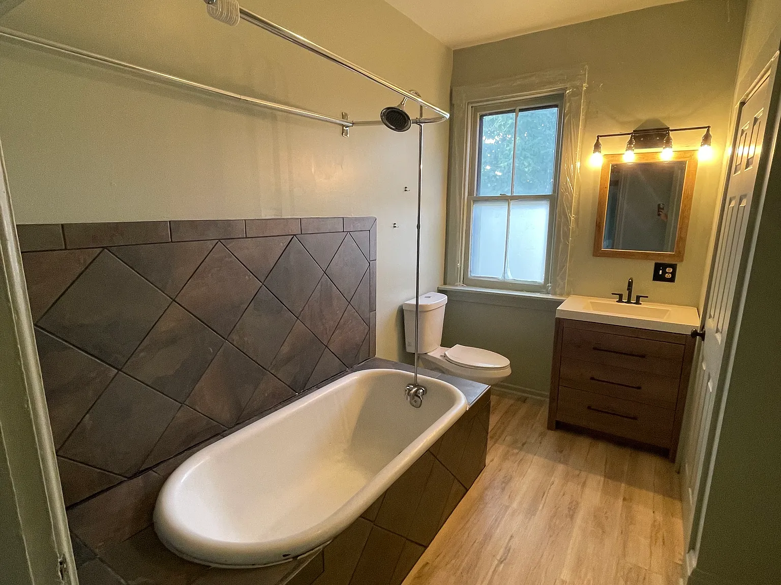 1 bed, $1,250 — Photo 4