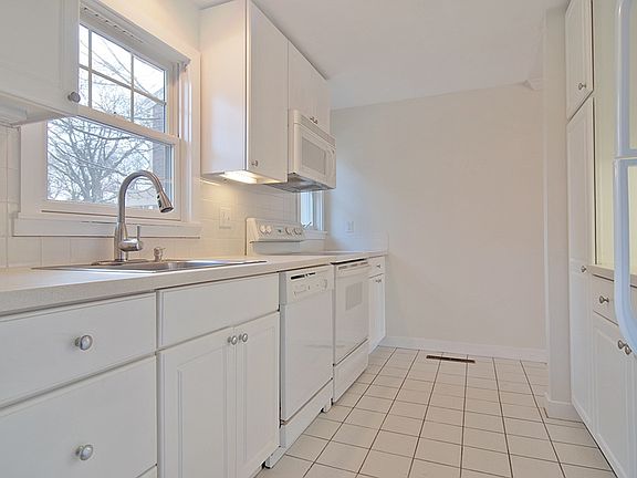 4th image of 11 Oak St Unit 21