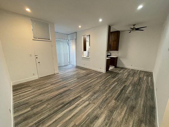3rd image of 1277 Barry Ave