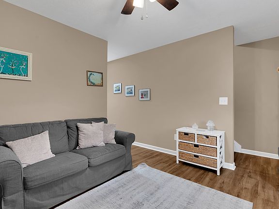 3rd image of 517 Weaver St #5