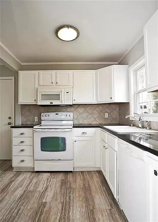 3 bed, 1400 sqft, $2,495 — Photo 3