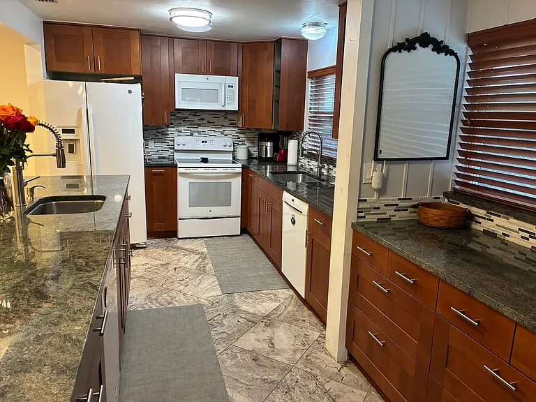 1226 Twin Palm Dr — Photo 9