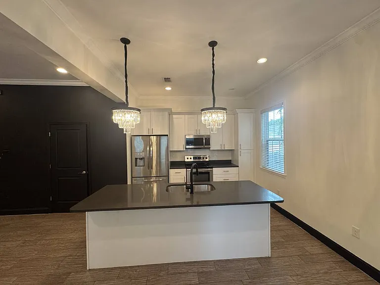 331 N Trask St — Photo 5