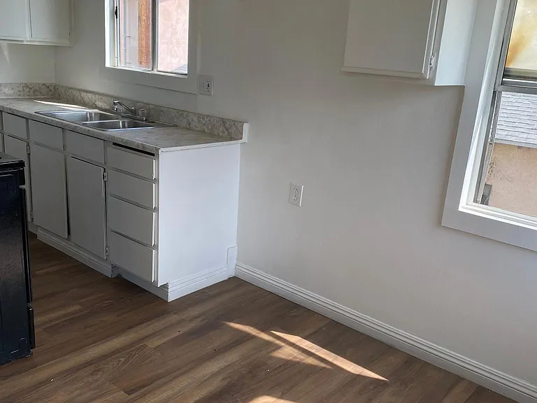 219 E 28th St #3/4 — Photo 7