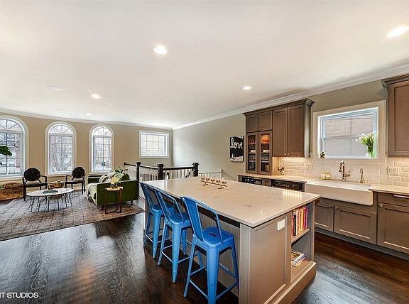 2nd image of 1614 N Artesian Ave #G1