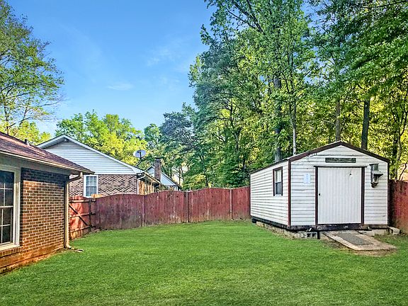 3rd image of 6 Blackenridge Dr