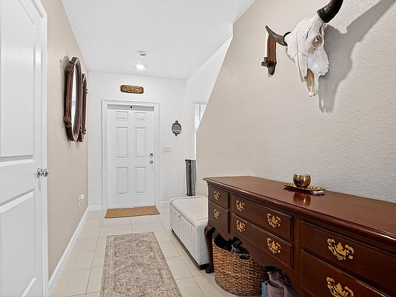 4th image of 760 Carlyle Way
