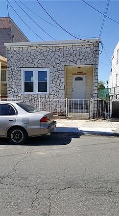 2nd image of 25 Edwin St