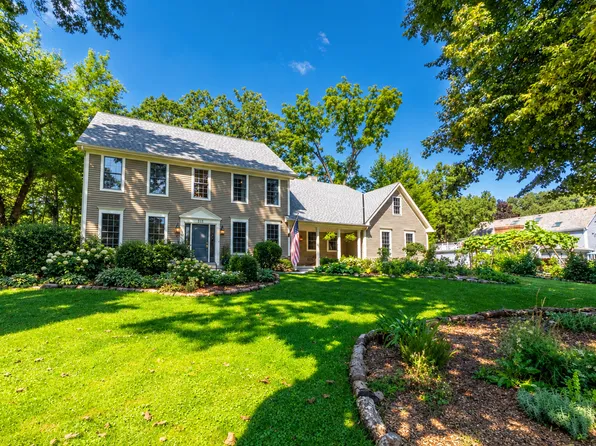 318 Timber Trl, Batavia, IL 60510