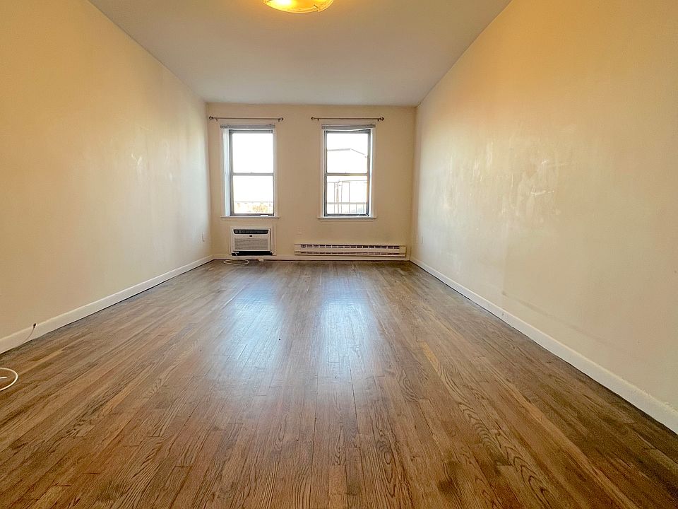 2nd image of 2705 Astoria Blvd APT 4C