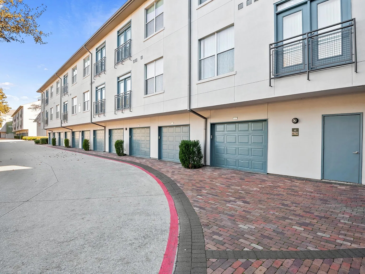 Parkwood Blvd, Plano — Photo 4