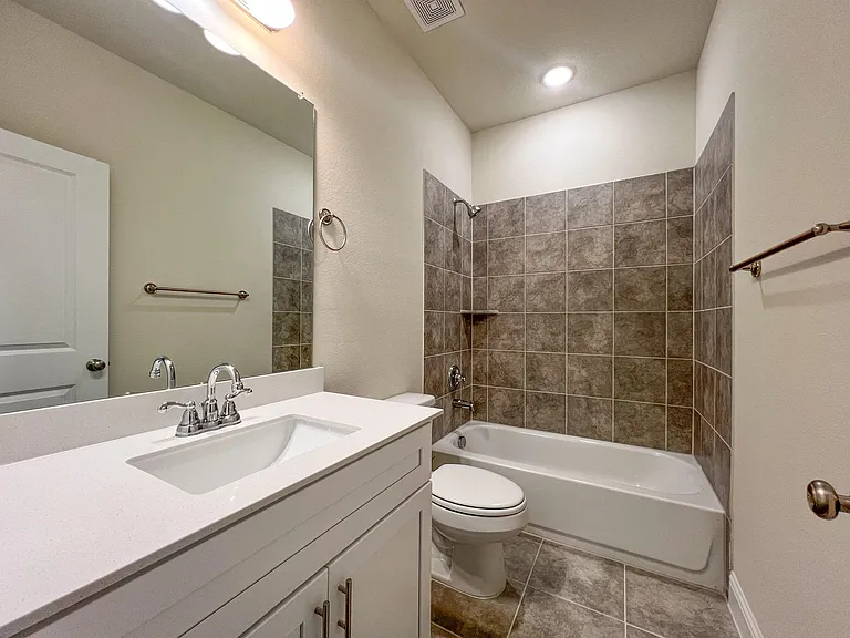 1715 Lisa Ct — Photo 18