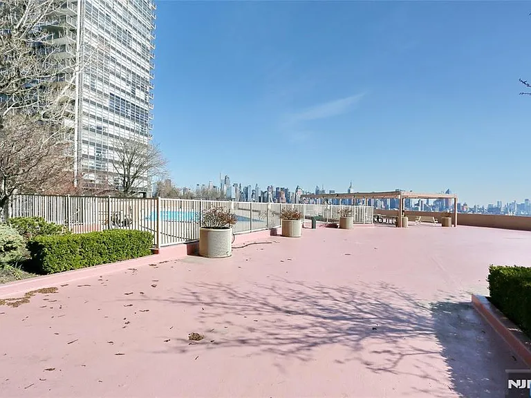 6040 Boulevard East #21J — Photo 2