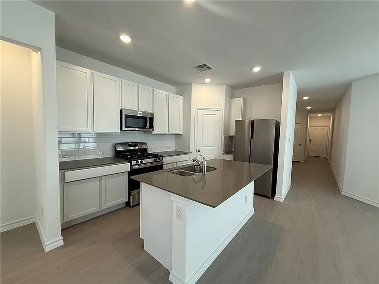 7925 Wonder Woman Dr — Photo 3