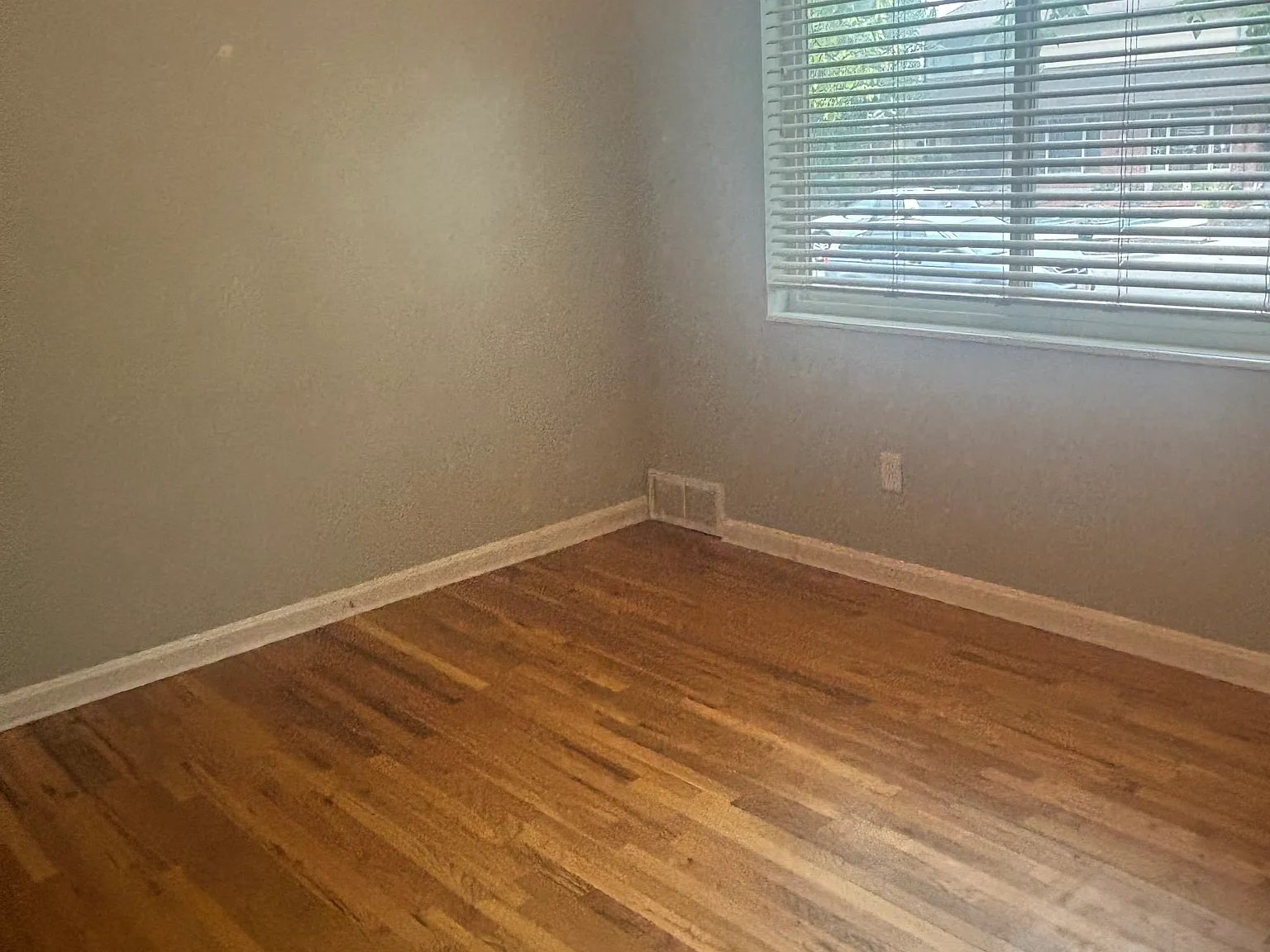 4 bed, 1060 sqft, $2,295 — Photo 3