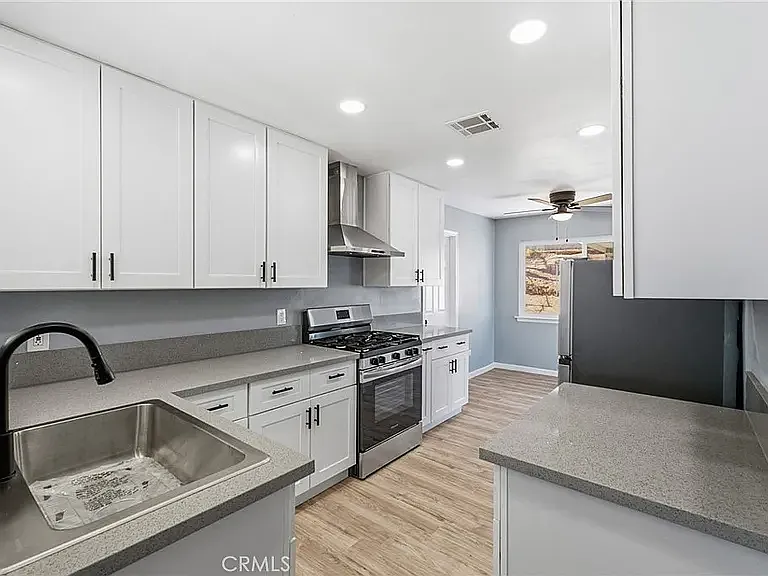 937 E Elizabeth St — Photo 6