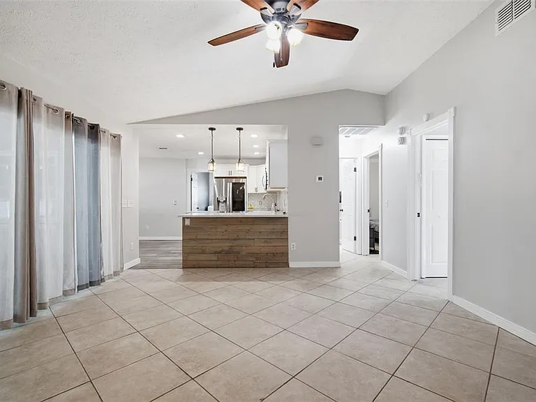7403 Providence Rd — Photo 23