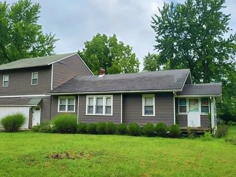 3854 1/2 S Sherman Dr — Photo 2