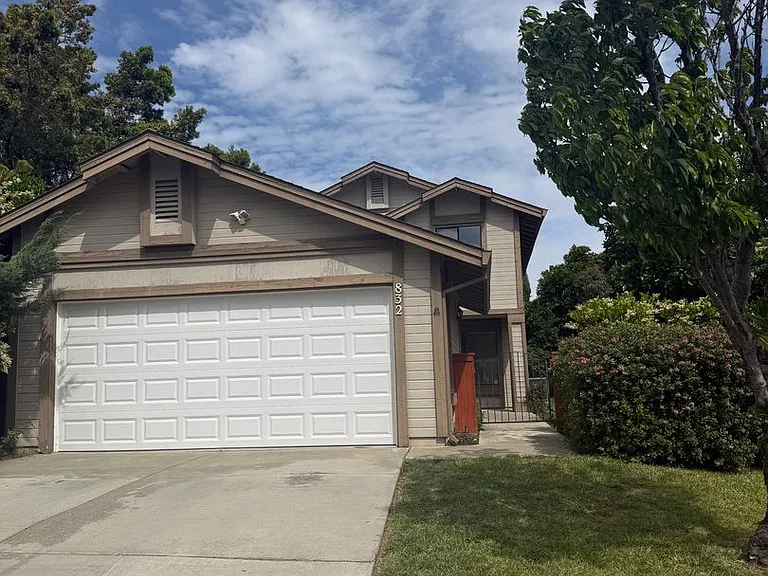 832 Morissette Way — Photo 2