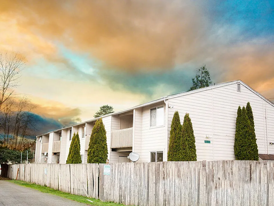 Spacious 2 Bedroom - Excellent Location!